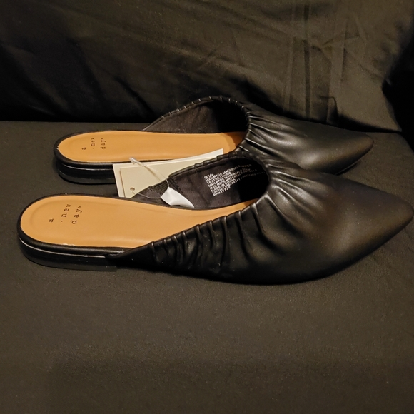 A New Day Elle Flats Black - Picture 2 of 4